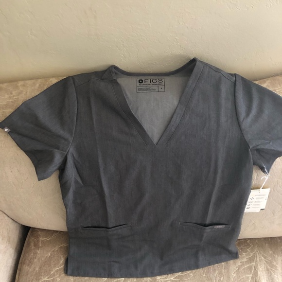 BNWT cashma 3 pocket scrub top - Picture 1 of 4